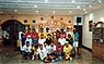 Atletas de Sepaktakraw com delegados malaios e brasileiros.